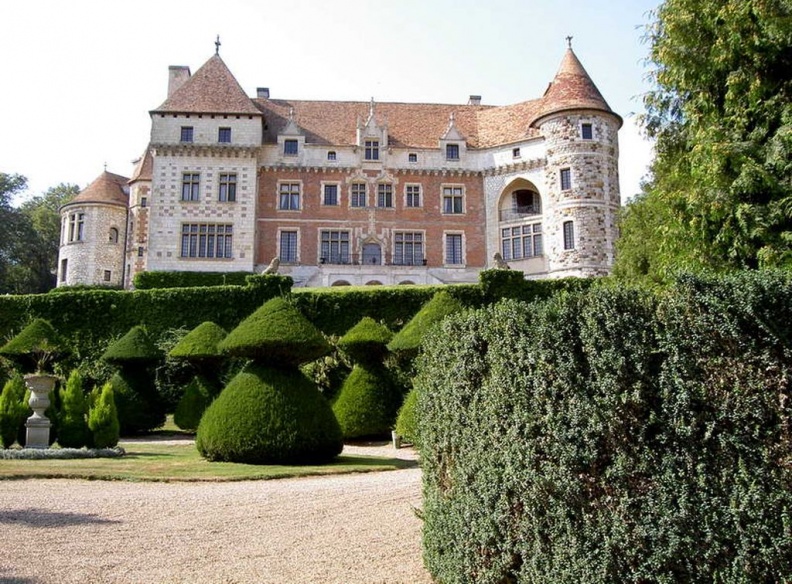 Q - Chateau de Houetteville.jpg
